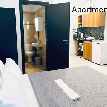 A & A 2 Apartment *